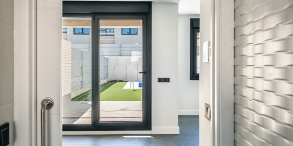 Puertas y Ventanas de Aluminio / PVC a medida Corbera de Llobregat · Sistema Antilevantamiento